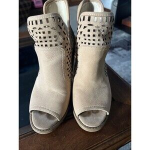 Jessica Simpson Women's Cherrell Peep Toe Ankle Bootie Tan Leather 6.5